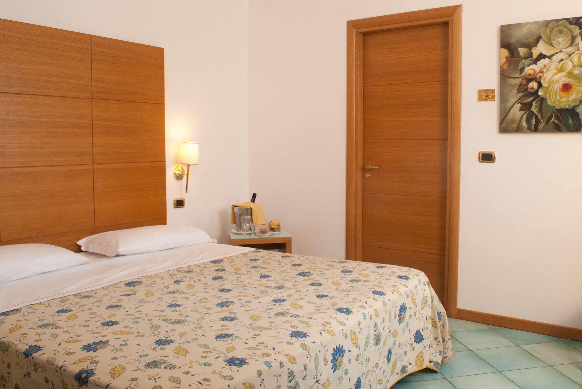 City Hotel Casoria Exterior photo